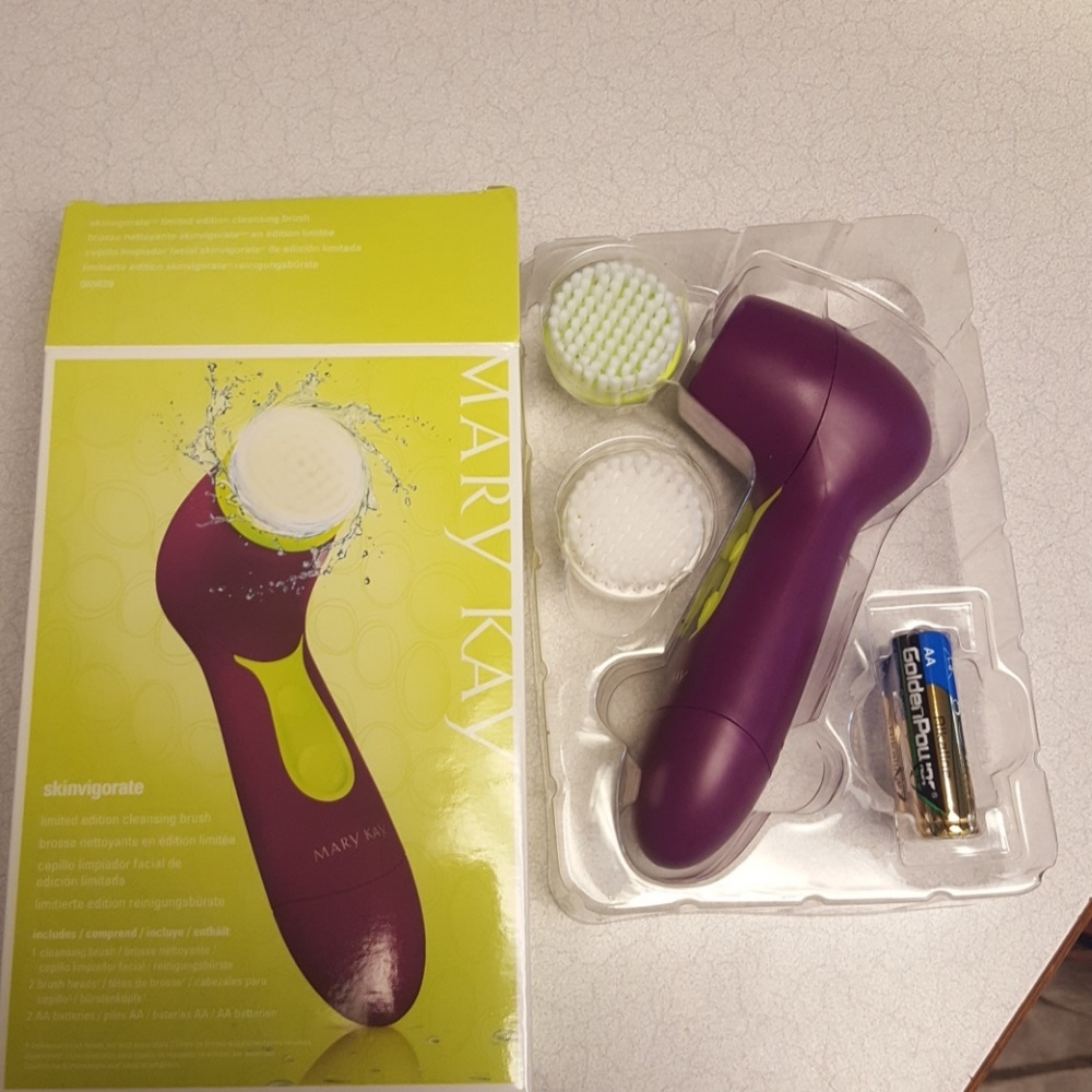 Mary Kay skinvigorating cleansing brush